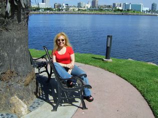 Anna Dejean in Long Beach, CA - Make money from online business